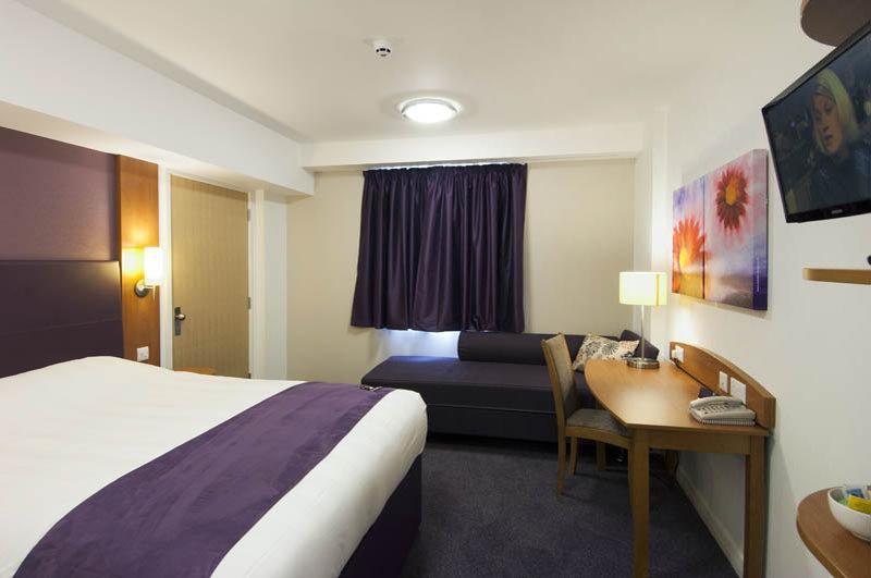 Premier Inn Falkirk East Exterior photo